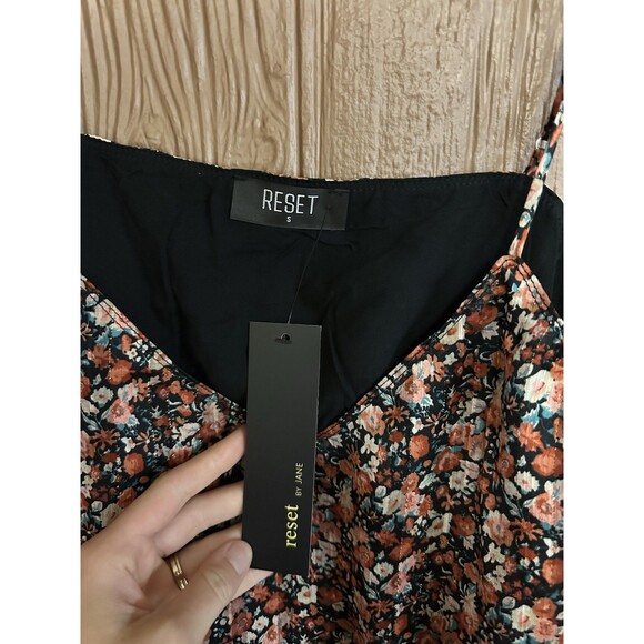 NWT Reset by Jane Silky Cropped Tank Floral Fall Adjustable‎ Straps Size S - Picture 3 of 5